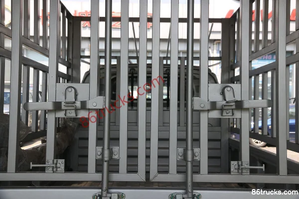 Wuling Rongguang 1.5L 107 hp 4X2(6 wheels) Gasoline 2.31m Double Row Stake Light Truck (China VI) Body (1) | 86Trucks