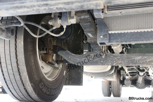 FAW Jiefang Qingdao JK6 Medium Truck 220 hp 4X2(6 wheels) 8.3m van cargo truck (China VI) Chassis (2) | 86Trucks