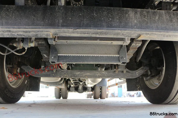 FAW Jiefang Qingdao JK6 Medium Truck 220 hp 4X2(6 wheels) 8.3m van cargo truck (China VI) Chassis (1) | 86Trucks