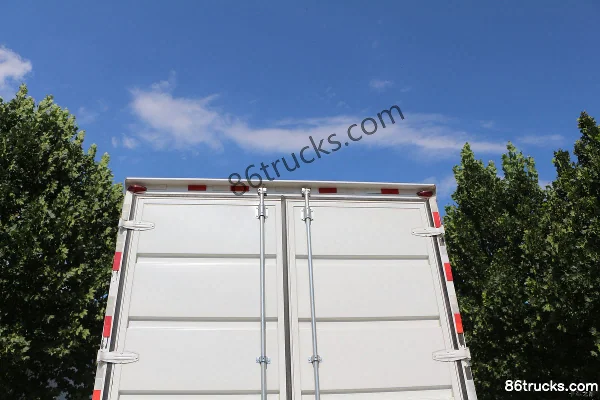 FAW Jiefang Qingdao JK6 Medium Truck 220 hp 4X2(6 wheels) 8.3m van cargo truck (China VI) Body (1) | 86Trucks
