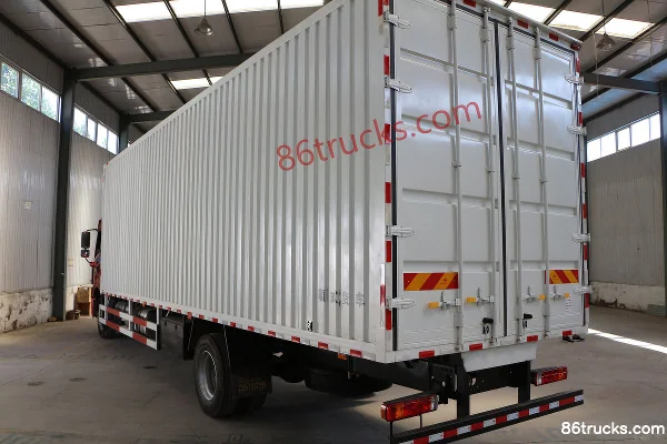 FAW Jiefang Qingdao Long VH Medium Truck 2.0 Edition 240 hp 4X2(6 wheels) 9.65m Van Cargo Truck Exterior (3) | 86Trucks