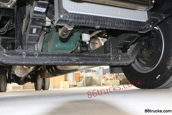 FAW Jiefang Qingdao Long VH Medium Truck 2.0 Edition 240 hp 4X2(6 wheels) 9.65m Van Cargo Truck Chassis (2) | 86Trucks