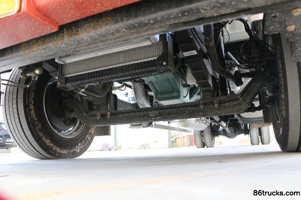 FAW Jiefang Qingdao Long VH Medium Truck 2.0 Edition 240 hp 4X2(6 wheels) 9.65m Van Cargo Truck Chassis (1) | 86Trucks