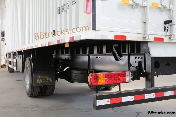 FAW Jiefang Qingdao Long VH Medium Truck 2.0 Edition 240 hp 4X2(6 wheels) 9.65m Van Cargo Truck Body (1) | 86Trucks