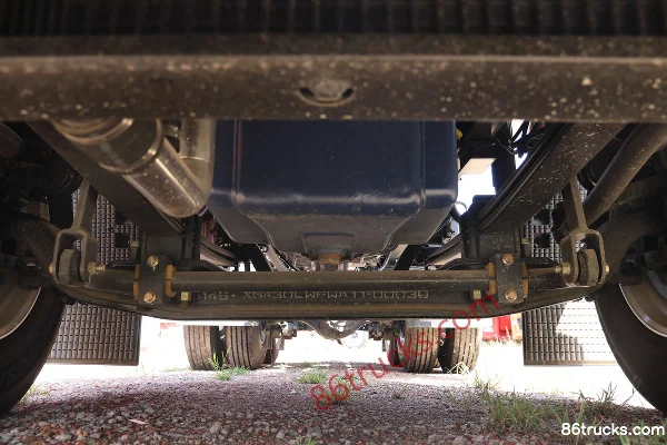 XCMG Hanfeng XG1H 460 hp 6X4(10 wheels) LNG tractor truck (China VI) Chassis (1) | 86Trucks