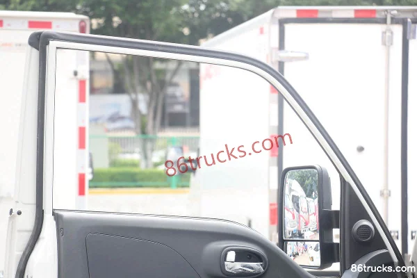 JAC Kaida X5 1.6L 120 hp 4X2(6 wheels) gasoline 3.5m single-row stake micro truck (China VI) Cab (2) | 86Trucks