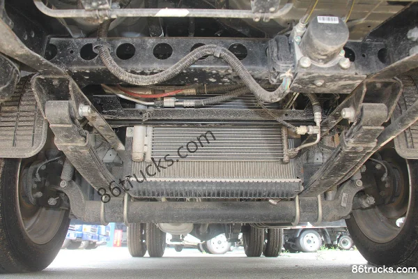 JAC Kaida X5 1.6L 120 hp 4X2(6 wheels) gasoline 3.5m single-row stake micro truck (China VI) Chassis (1) | 86Trucks
