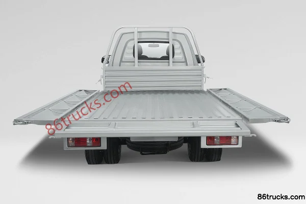 Yema MINI Card Trendy Edition 91 hp 4X2(6 wheels) 2.71 m Single Row Stake Micro Truck (China VI) Cab (1) | 86Trucks