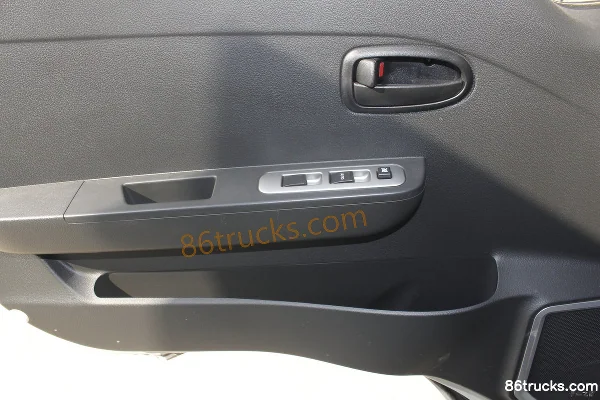Changan Kuayue Zhed D5 PLUS Standard Edition 1.6L 122 hp 4X2(6 wheels) 2.835m double-row van mini truck (China VI) Cab (2) | 86Trucks