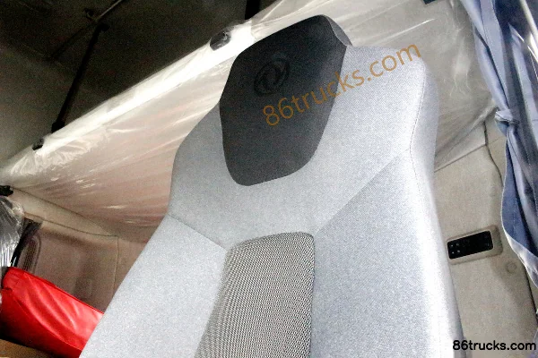 Dongfeng Commercial Vehicle Tianlong KL 290 hp 6X2(8 wheels) 9.6 m Postal Truck (high roof) Cab (3) | 86Trucks
