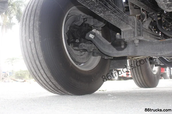 Dongfeng Commercial Vehicle Tianlong VL Poids lourd 350 ch 8X4(12 roues) Camion porteur fourgon à ailes déployables 9,6 m (toit plat) Châssi