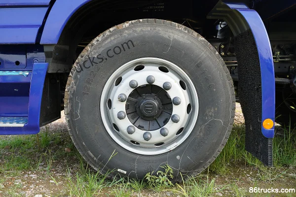 Foton Auman GTL 6-series heavy truck 300hp 6X2(8 wheels) 7.2m flatbed cargo truck Chassis (2) | 86Trucks