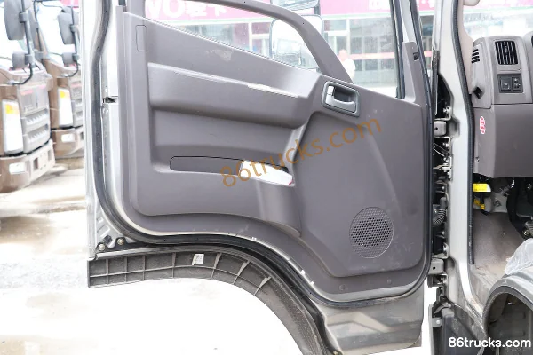 Hyundai Commercial Vehicle Hongtu 500 143 hp 4X2(6 wheels) 4.165m Single Row Van Light Truck Cab (3) | 86Trucks