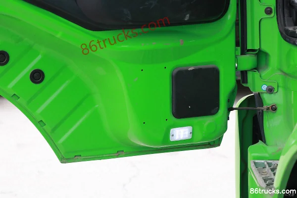 NanJun Ruiyu R60D 300 hp 8X4(12 wheels) 6.2m dump truck Cab (3) | 86Trucks