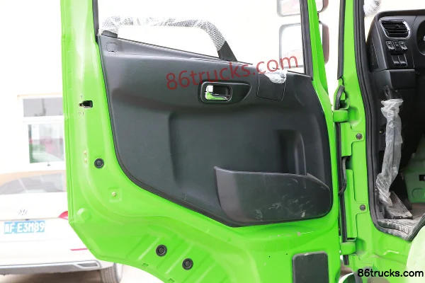 NanJun Ruiyu R60D 300 hp 8X4(12 wheels) 6.2m dump truck Cab (2) | 86Trucks