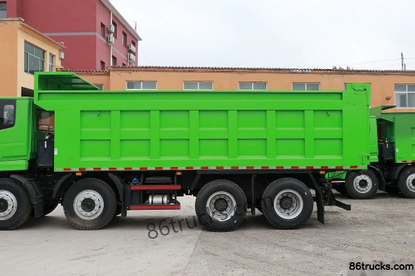NanJun Ruiyu R60D 300 hp 8X4(12 wheels) 6.2m dump truck Body (1) | 86Trucks