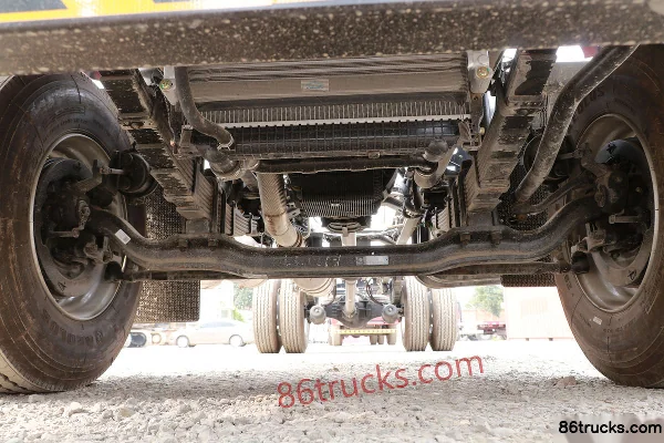 Dongfeng Changxing D3V 220 hp 4X2(6 wheels) 6.8m Flatbed Cargo Truck (China VI) Chassis (1) | 86Trucks