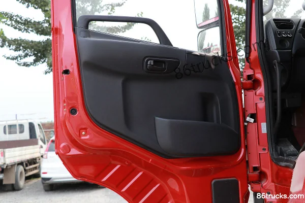 Dongfeng Changxing D7V 400 hp 8X4(12 wheels) 9.4m Wing Opening Van Cargo Truck (Flat Top)(China VI) Cab (2) | 86Trucks