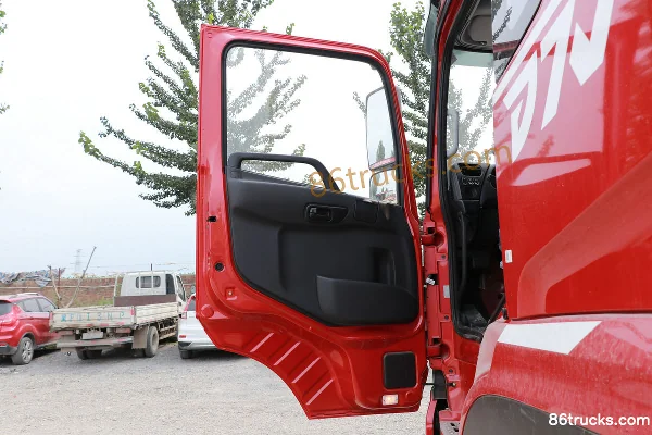 Dongfeng Changxing D7V 400 hp 8X4(12 wheels) 9.4m Wing Opening Van Cargo Truck (Flat Top)(China VI) Cab (1) | 86Trucks
