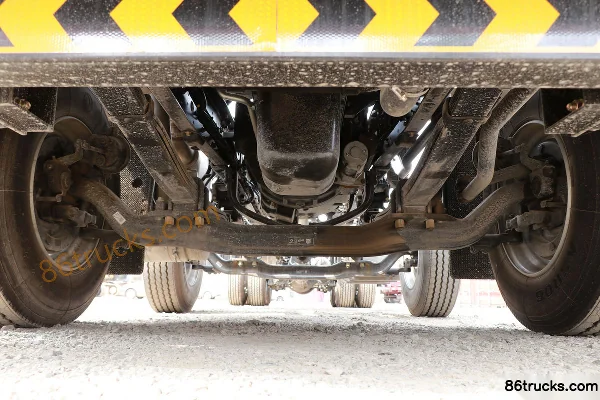 Dongfeng Changxing D7V 400 hp 8X4(12 wheels) 9.4m Wing Opening Van Cargo Truck (Flat Top)(China VI) Chassis (1) | 86Trucks