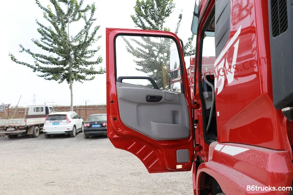 Dongfeng Changxing D1 160 hp 4X2(6 wheels) 4.16m Cargo Box Chassis (3800mm wheelbase) Cab (1) | 86Trucks