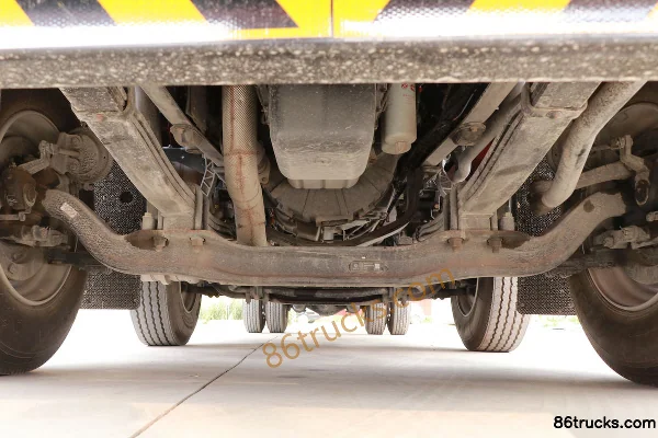 Dongfeng Changxing D3 260hp 6X2(8 wheels) 5.8m grain van cargo truck (China VI) Chassis (1) | 86Trucks