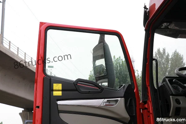 Sinotruk HOWO N5W Medium Truck Luxury Edition 220 hp 4X2(6 wheels) 6.75m Flatbed Cargo Truck (China VI) Cab (2) | 86Trucks