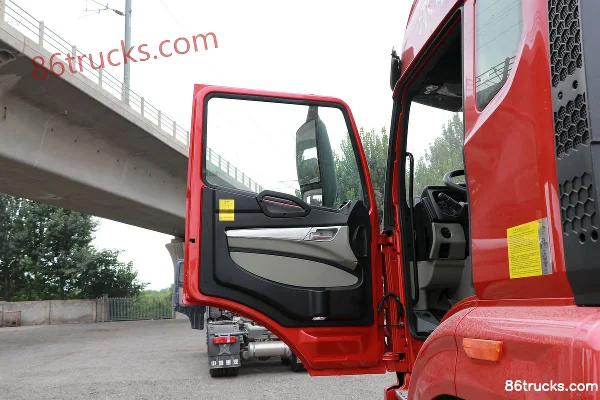 Sinotruk HOWO N5W Medium Truck Luxury Edition 220 hp 4X2(6 wheels) 6.75m Flatbed Cargo Truck (China VI) Cab (1) | 86Trucks