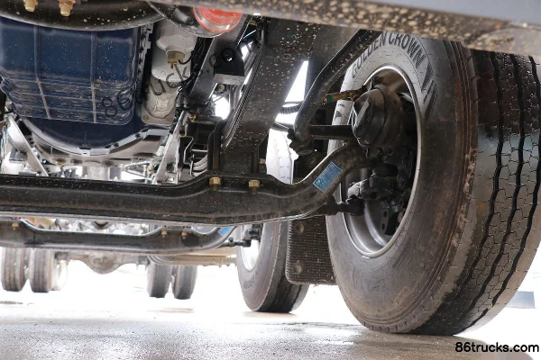 SHACMAN Delong M3000S Lightweight Edition 300 hp 6X2(8 wheels) 9.55m flatbed cargo truck Chassis (3) | 86Trucks