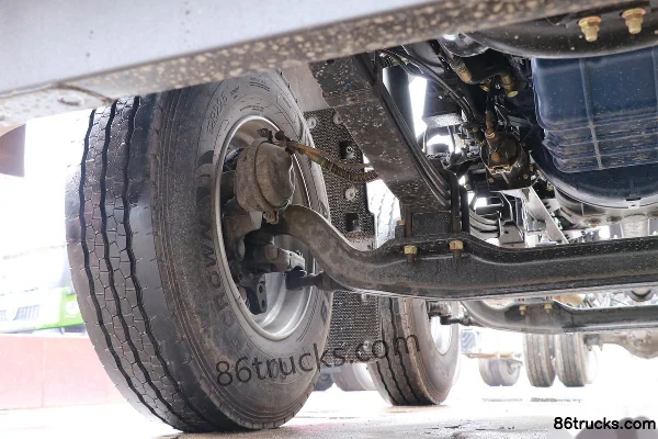 SHACMAN Delong M3000S Lightweight Edition 300 hp 6X2(8 wheels) 9.55m flatbed cargo truck Chassis (2) | 86Trucks