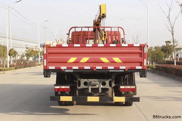 Dongfeng Duolika D9 220 hp 4X2(6 wheels) Truck-mounted Crane Exterior