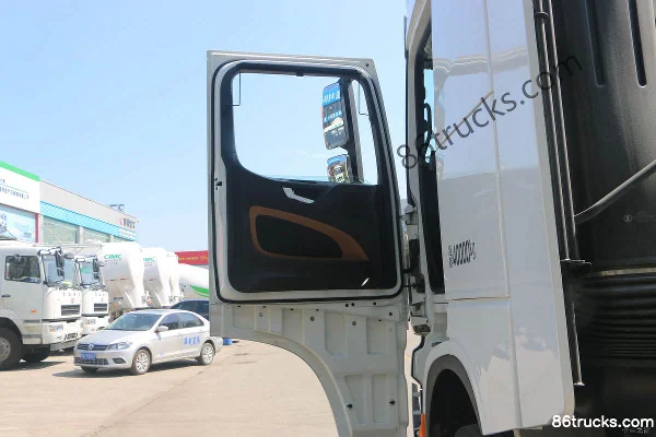SHACMAN Delong X6000 490 hp 6X4(10 wheels) tractor truck Cab (1) | 86Trucks