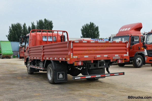 Sinotruk HOWO Hanjiang 170 hp 4X2(6 wheels) 4.85m semi-row flatbed cargo truck (8-speed) Body (3) | 86Trucks