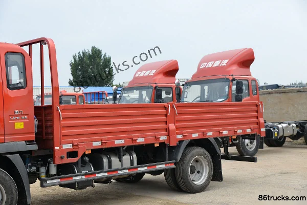 Sinotruk HOWO Hanjiang 170 hp 4X2(6 wheels) 4.85m semi-row flatbed cargo truck (8-speed) Body (1) | 86Trucks
