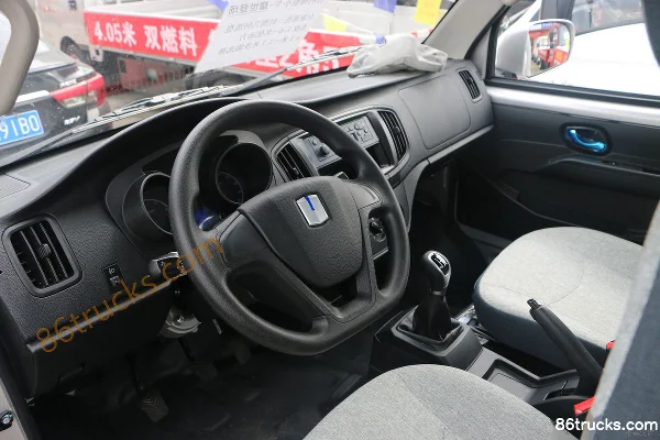 Ouling Fengrui F3 1.6L 122hp 4X2(6 wheels) Gasoline 3.4m Single Row Stake Mini Truck (China VI) Cab (2) | 86Trucks