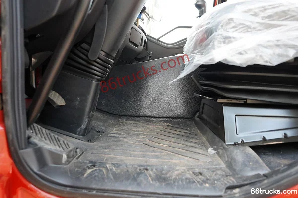 FAW Jiefang J6L Zhihui Edition 280hp 4X2(6 wheels) Tractor Truck (China VI) Cab (3) | 86Trucks