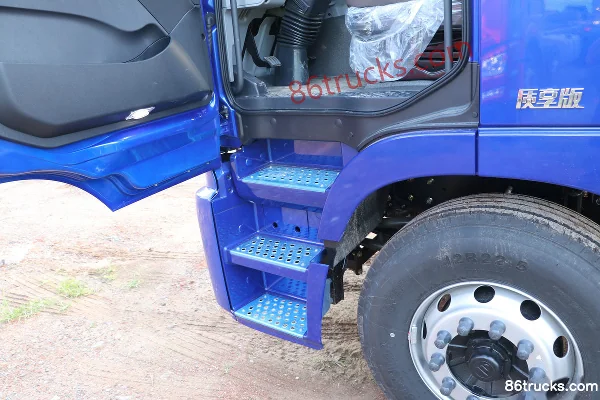 Foton AumanGTL 6 Series Heavy Truck Plain Heavy Load Type 400hp 8X4(12 wheels) 9.53m Stake Cargo Truck Cab (3) | 86Trucks