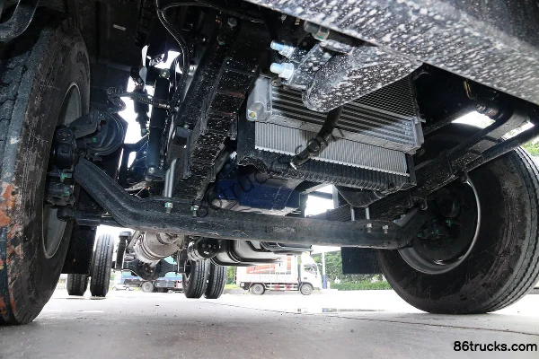 Sinotruk HOWO G5X medium truck 220hp 4X2(6 wheels) 6.75m sleeper cab van cargo truck (China VI) Chassis (3) | 86Trucks
