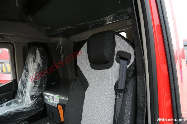 SAIC Hongyan Jiehu H6 Northern Edition 450 ch 6X4(10 roues) tracteur routier Cabine (2) | 86Trucks