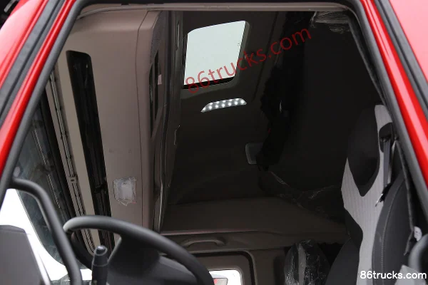 SAIC Hongyan Jiehu H6 Northern Edition 450 ch 6X4(10 roues) tracteur routier Cabine (1) | 86Trucks