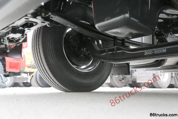SAIC Hongyan Jiehu H6 Northern Edition 450 ch 6X4(10 roues) tracteur routier Châssis (3) | 86Trucks