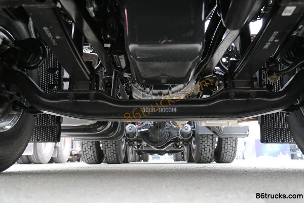 SAIC Hongyan Jiehu H6 Northern Edition 450 ch 6X4(10 roues) tracteur routier Châssis (2) | 86Trucks