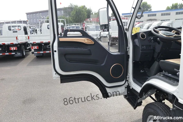 JAC Kangling J3 135hp 4X2(6 wheels) 3.33m Single Row Stake Truck (China VI) Cab (2) | 86Trucks