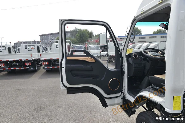 JAC Kangling J3 135hp 4X2(6 wheels) 3.33m Single Row Stake Truck (China VI) Cab (1) | 86Trucks