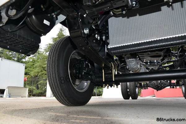 JAC Kangling J3 135hp 4X2(6 wheels) 3.33m Single Row Stake Truck (China VI) Chassis (2) | 86Trucks