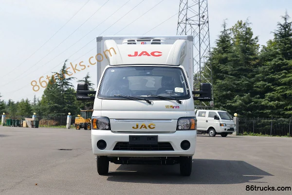 JAC Kaida X6 130hp 4X2(6 wheels) 3.8m refrigerated truck Exterior (2) | 86Trucks