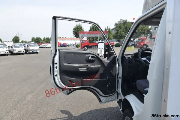 JAC Kaida X6 130hp 4X2(6 wheels) 3.8m refrigerated truck Cab (1) | 86Trucks