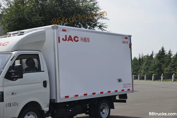 JAC Kaida X6 130hp 4X2(6 wheels) 3.8m refrigerated truck Body (1) | 86Trucks