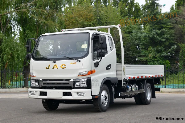JAC Shuailing E carrosserie moyenne 131 ch 4X2(6 roues) camion léger plateau 3,85 m cabine avec couchette (China VI) Extérieur (3) | 86Truck