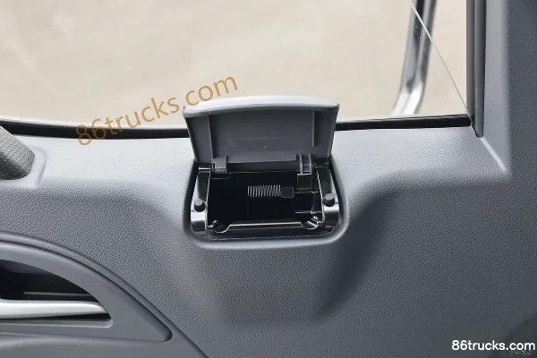 JAC Shuailing E carrosserie moyenne 131 ch 4X2(6 roues) camion léger plateau 3,85 m cabine avec couchette (China VI) (3) | 86Trucks